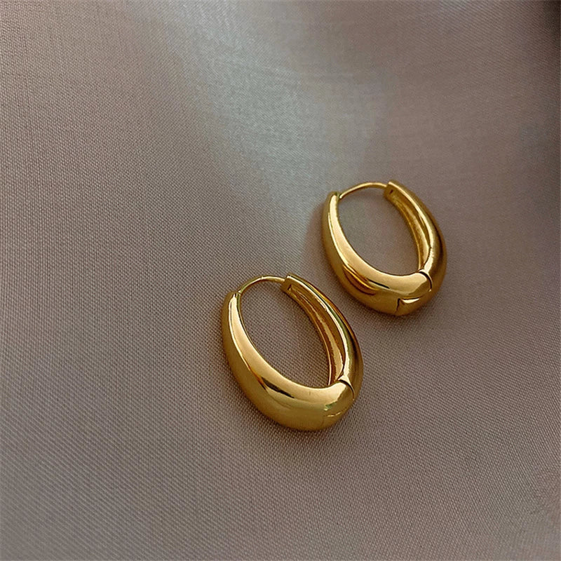 Plain minimalist earrings