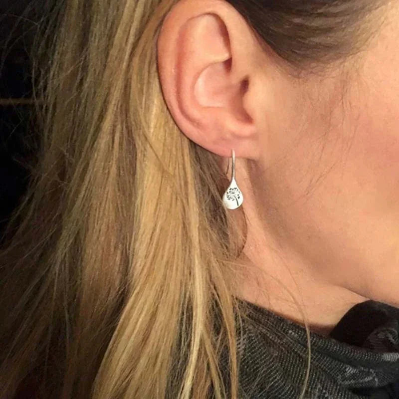 Silver lion leaf earrings