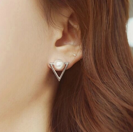 Triangular earrings with pearl