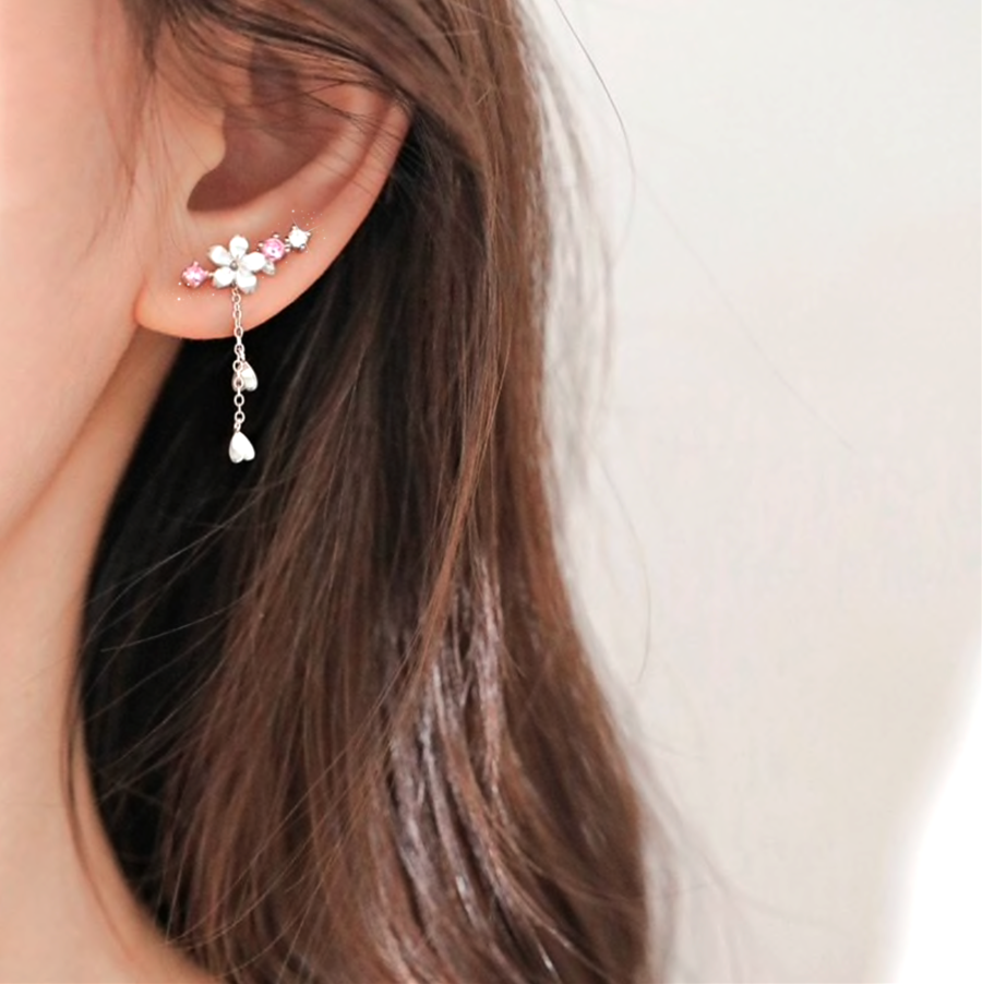 Crystal earrings with floral design