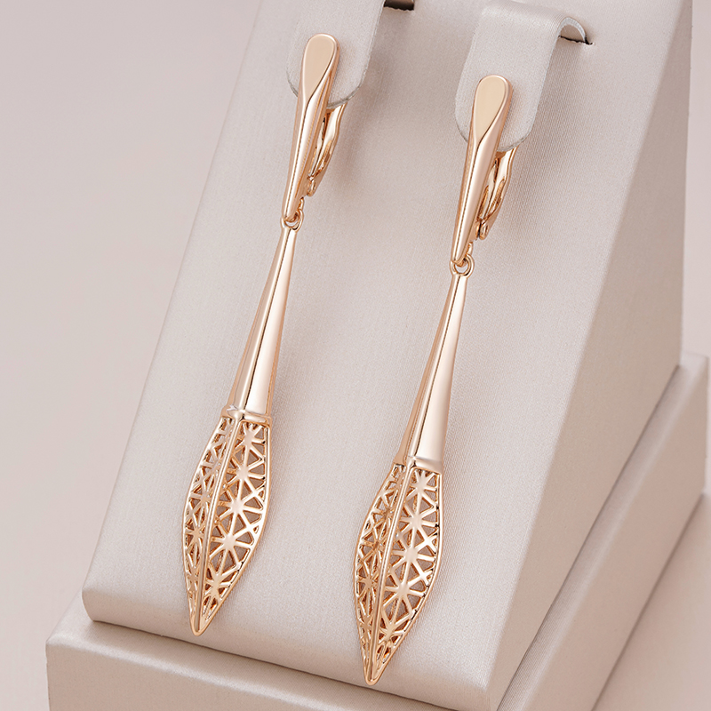 Elegant dangling earrings
