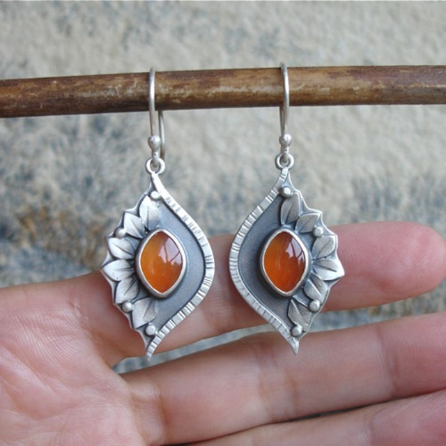 Earrings with orange stone
