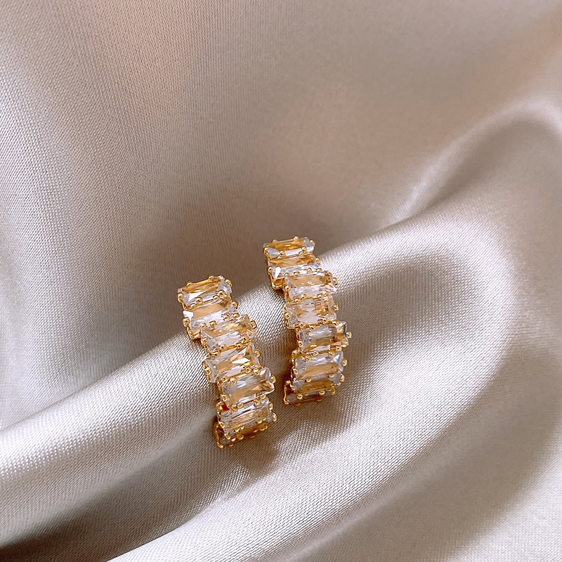 Elegant cubic zirconia earrings