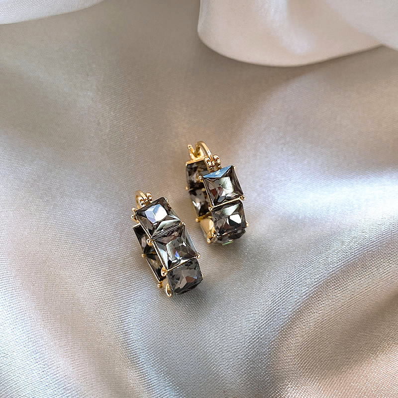 Elegant black zirconium earrings