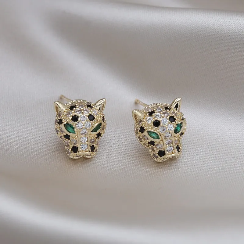 Elegant shiny leopard earrings