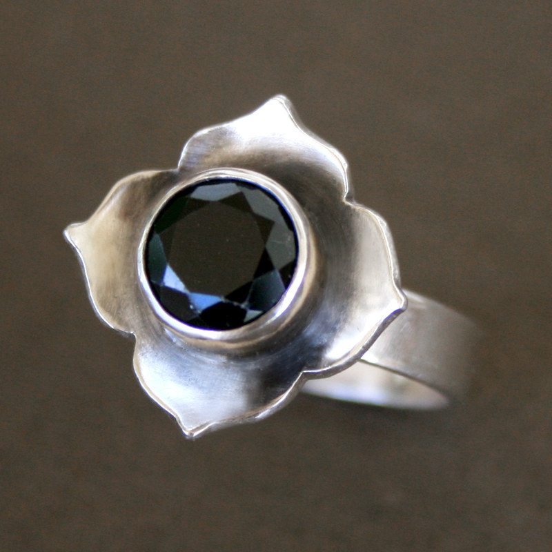 Dark flower ring