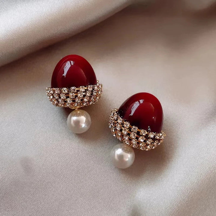 Red hazelnut earrings with elegant pearls