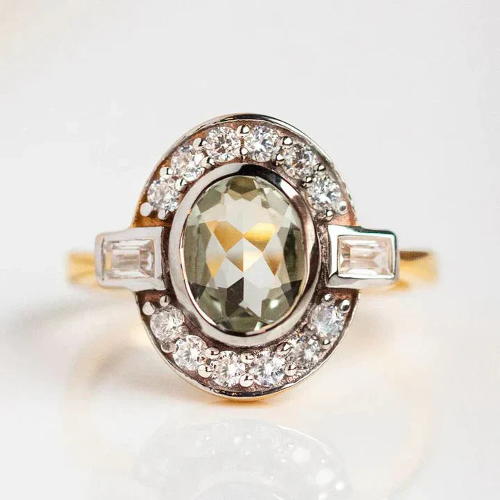 Ring with bright green zirconia