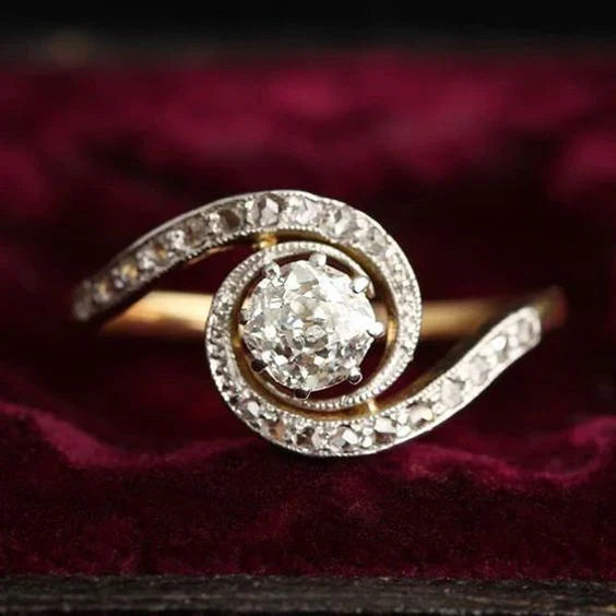 Sparkling spiral ring with crystal