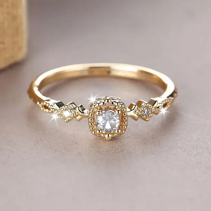 Shiny gold crystal ring